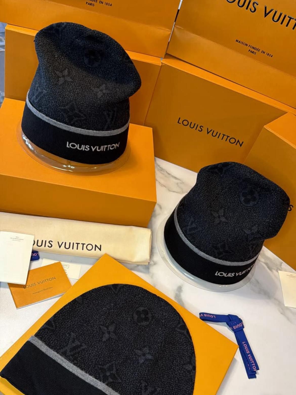 Louis Vuitton – Bonnet Monogram