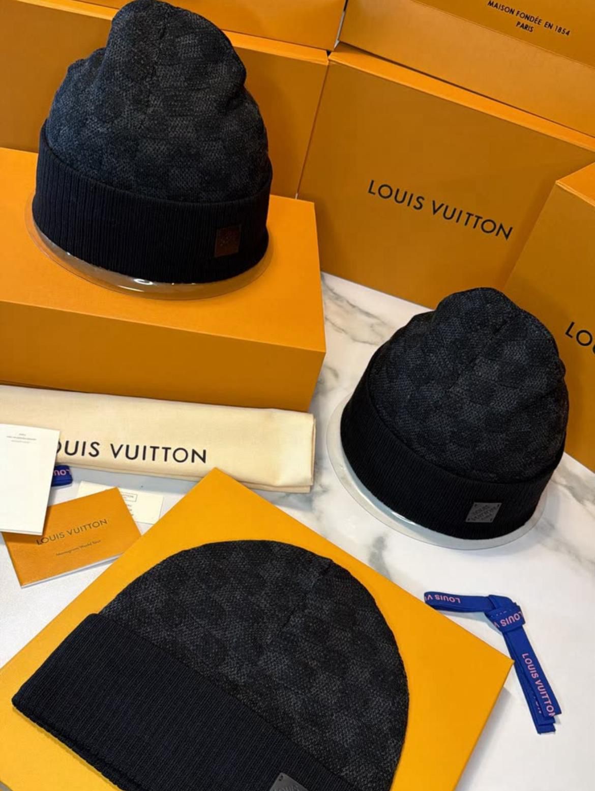 Louis Vuitton – Bonnet Monogram